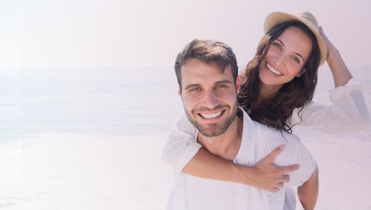 El blanqueamiento dental es un procedimiento estético que tiene como objetivo aclarar el color de los dientes y asi, lucir una sonrisa bonita.
