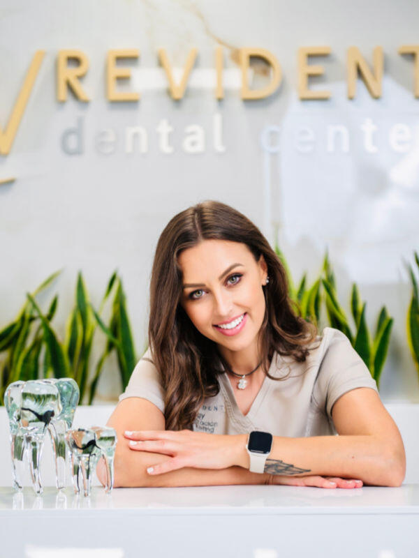 https://revidentdentalcenter.digitalvp.es/wp-content/uploads/2023/07/angela-revident.jpg